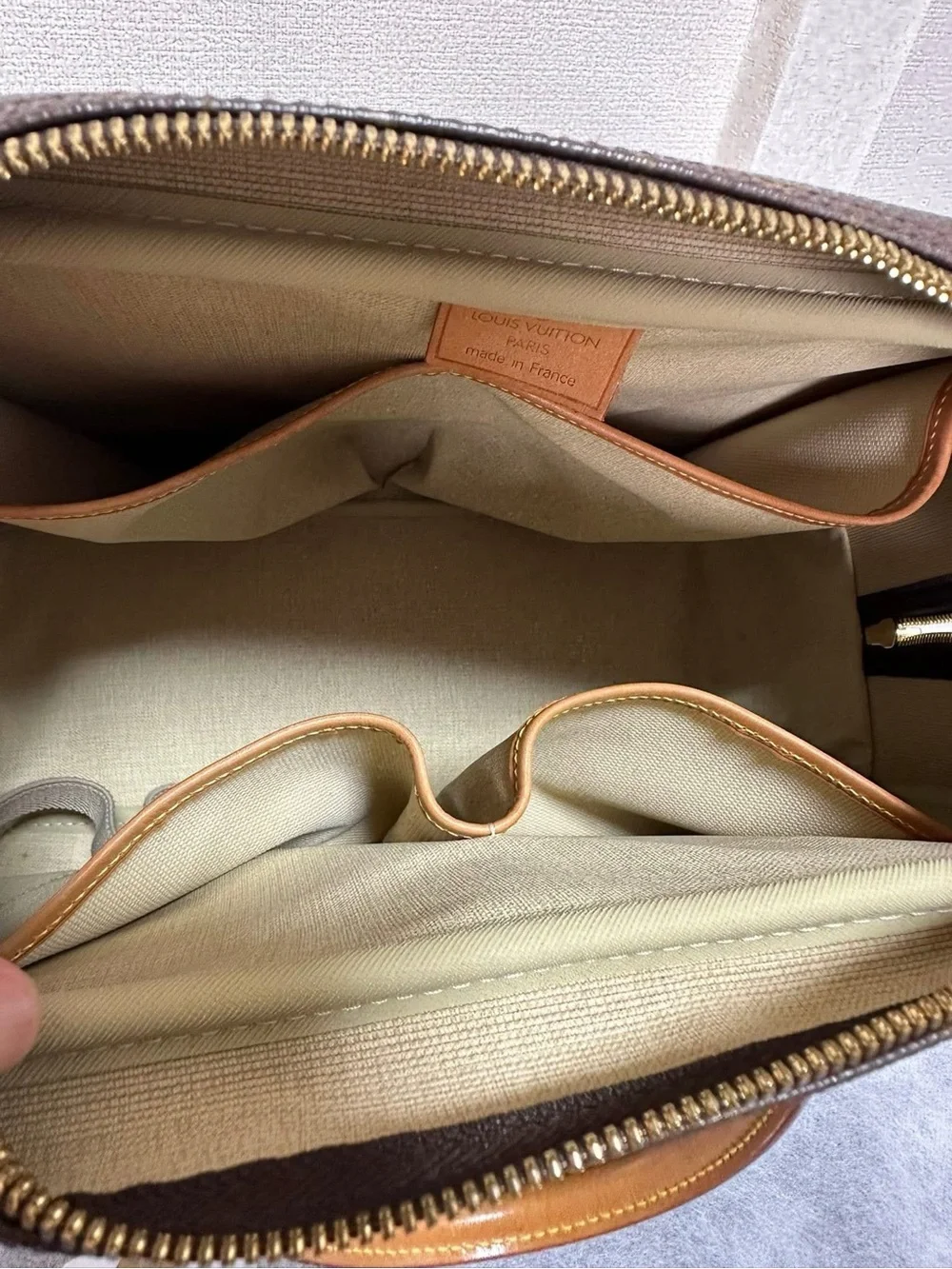 Louis Vuitton Deauville Handbag Monogram Canvas  travel bag